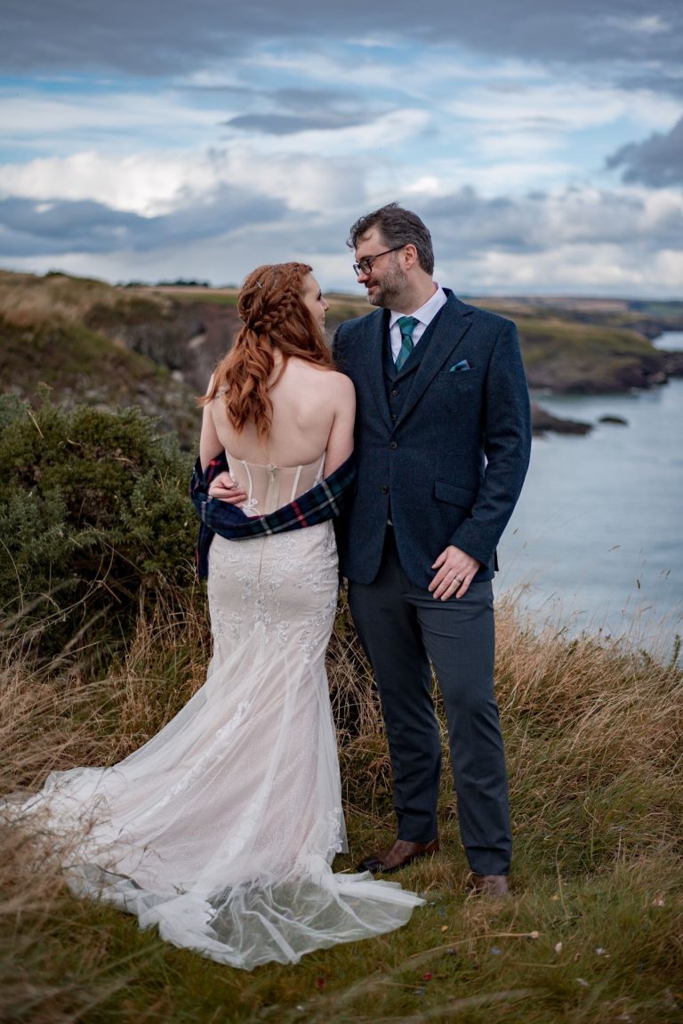 Bride and Groom in Stonehaven having their wedding ceremony over the cliff